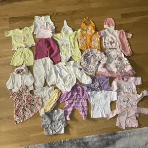 Baby kläder i bra skick storlek 58 62/68  Paket pris 200kr