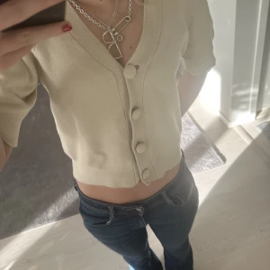 Neo noir kofta  - Säljer denna kortärmade kofta från neo noir då den inte kommer till användning längre 