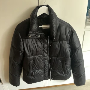 Vinterjacka - Vinterjacka från Nelly, knappt använd. Storlek 36. 150kr + frakt🤎