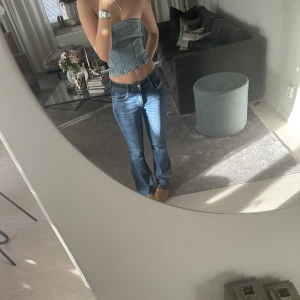 Zara jeans korset  - Säljer denna jättefina jeans korset från zara då den är lite för liten för mig. 