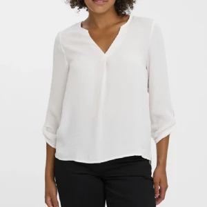 Vit blus  - Superfin vit blus som inte kommer till användning längre😇Nypris 299kr