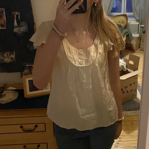 Super fin silkes blus - Jätte fin blus i silke, perfekt för finare tillställningar eller vardagen  Kommer tyvärr inte till andvändning längre 