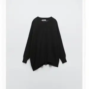 Stickad svart tröja från Zara🖤passar bra med en kjol och ett par stövlar!