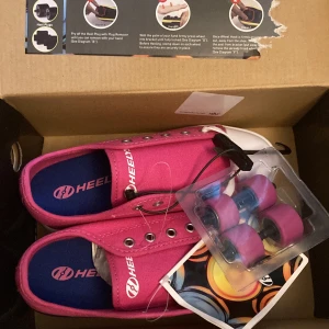 Heelys - Helt nya heelys med extra hjul och instruktioner köpta för 899 säljer för 200