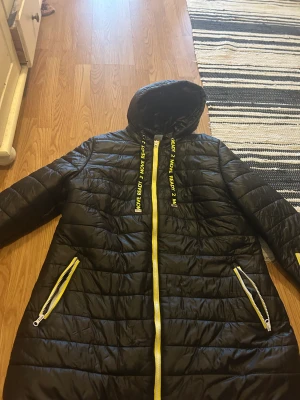 Vinterjacka  - Oanvänd storlek xl 250