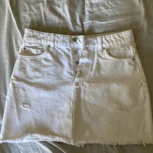 Superfin vit jeans kjol som aldrig är använd!☺️