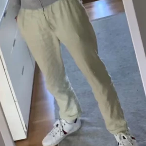 Linne byxor - Säljer dom här linne byxorna nu då dom är lite för små för mig dom är som nya hel perfekt skick 
