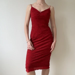 Kookaï klänning - Jätte fin små blommig klänning i storlek 2. Perfekt längd inför höst och vinter! 