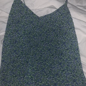 Topp från mango - Supersöt blommig topp🥰