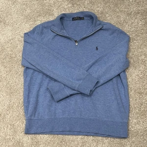 Polo Ralph lauren Half zip - Jätte snygg polo Ralph lauren Half zip🧊  Skick:9,5/10 pris: 599kr storlek: M