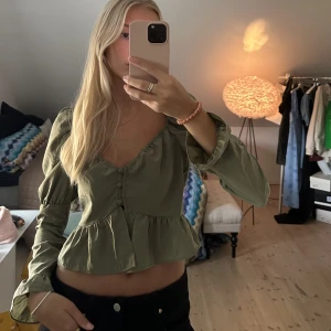 Topshop topp - Helt nyttskick med prislappen kvar. Från topshop men köpt på asos. Frakt tillkommer