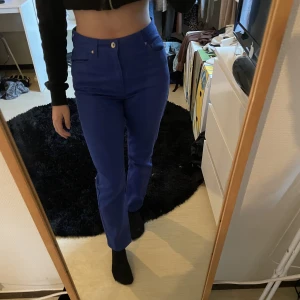 Jeans  - Nya jeans aldrig använda tar bara plats i garderoben nu. Säljer eftersom att dom är lite förstora i midjan 