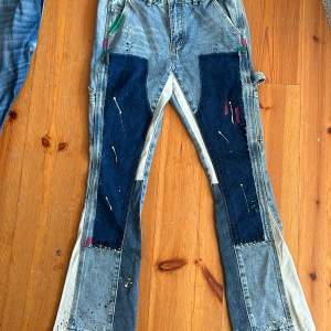 Jeans inspererade av gallery dept byxor. Skick 10/10 aldrig använt