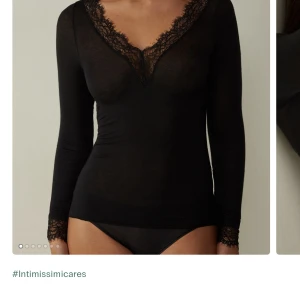 Intimissimi tröja med spets  - Endast använd en gång! Säljer pga inte haft nått tillfälle att använda den☺️ Skicka för egna bilder 