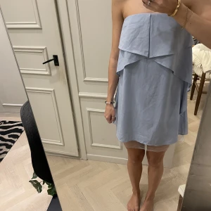 Klänning  - Blå klänning från amerikanskt märke Tobi 