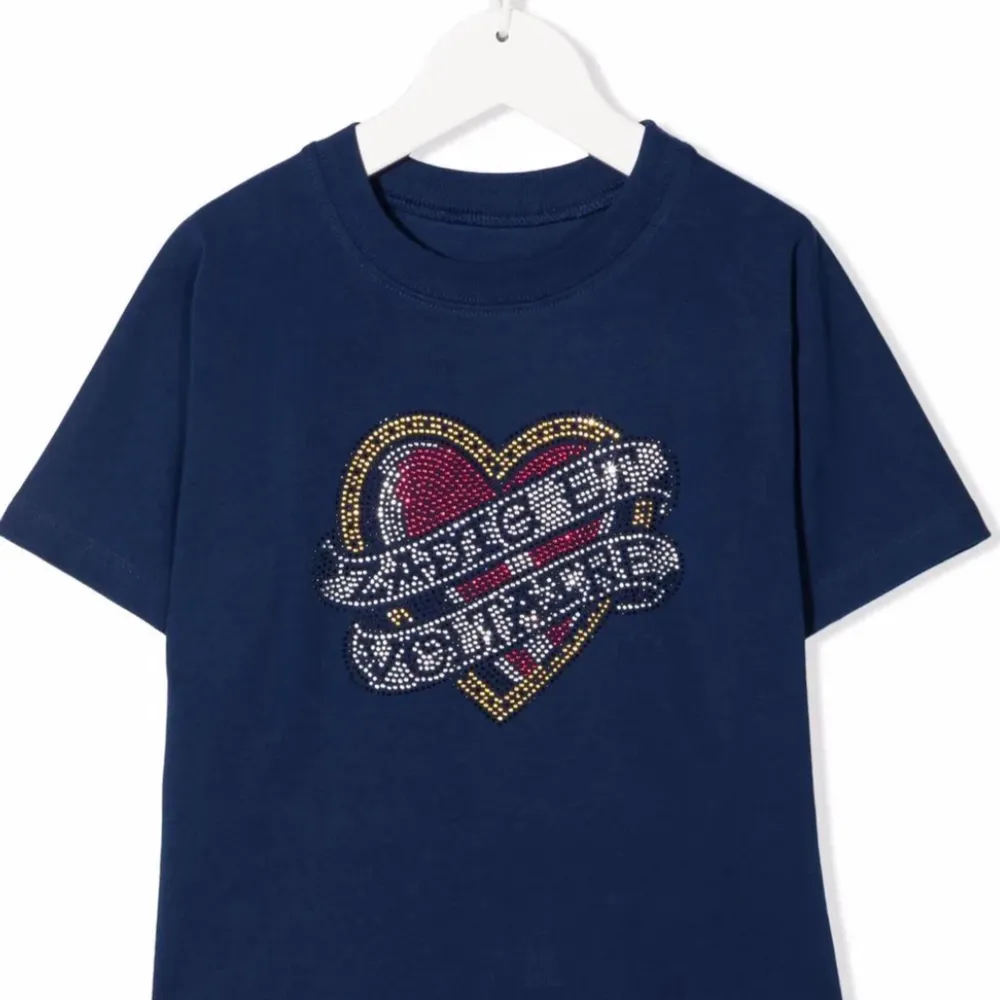 Säljer denna blåa Zadig T-shirten då den inte kommer till användning längre. Den har alla stenar kvar och är använd ett fåtal gånger❤️❤️ Passar XXS-M . Toppar.
