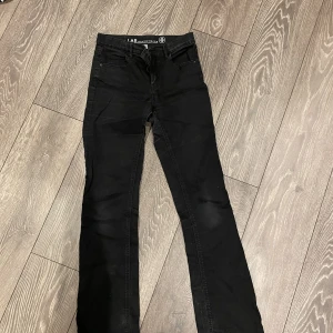 3 par jeans 146/152  - Tre par svarta jeans alla är 146/152. Inget synligt slitage. 150kr st men priset kan diskuteras 
