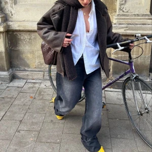 Jeans  - Säljer exakt de jeansen på bilden, så sjukt snygga men använder inte längre, i mkt bra skick dock.   Helt slutsålda