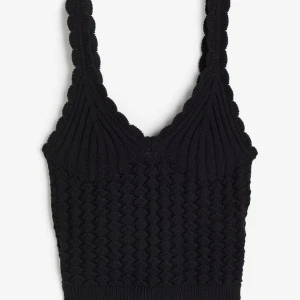 Virkad topp  - Virkad topp från H&M helt oanvänd. Lappen sitter kvar. Strl. S passar även XS.