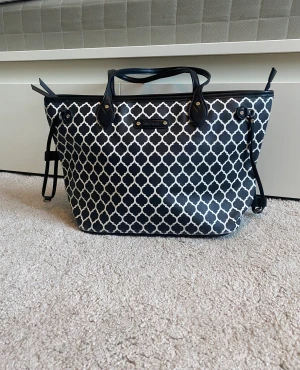 Handväska - I nyskick, skriv privat vid fler frågor!😊