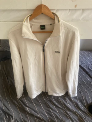 Hugo Bozz skaz - Fin Hugo Boss skaz tröja. Nyskick då jag endast användt 2 gånger 