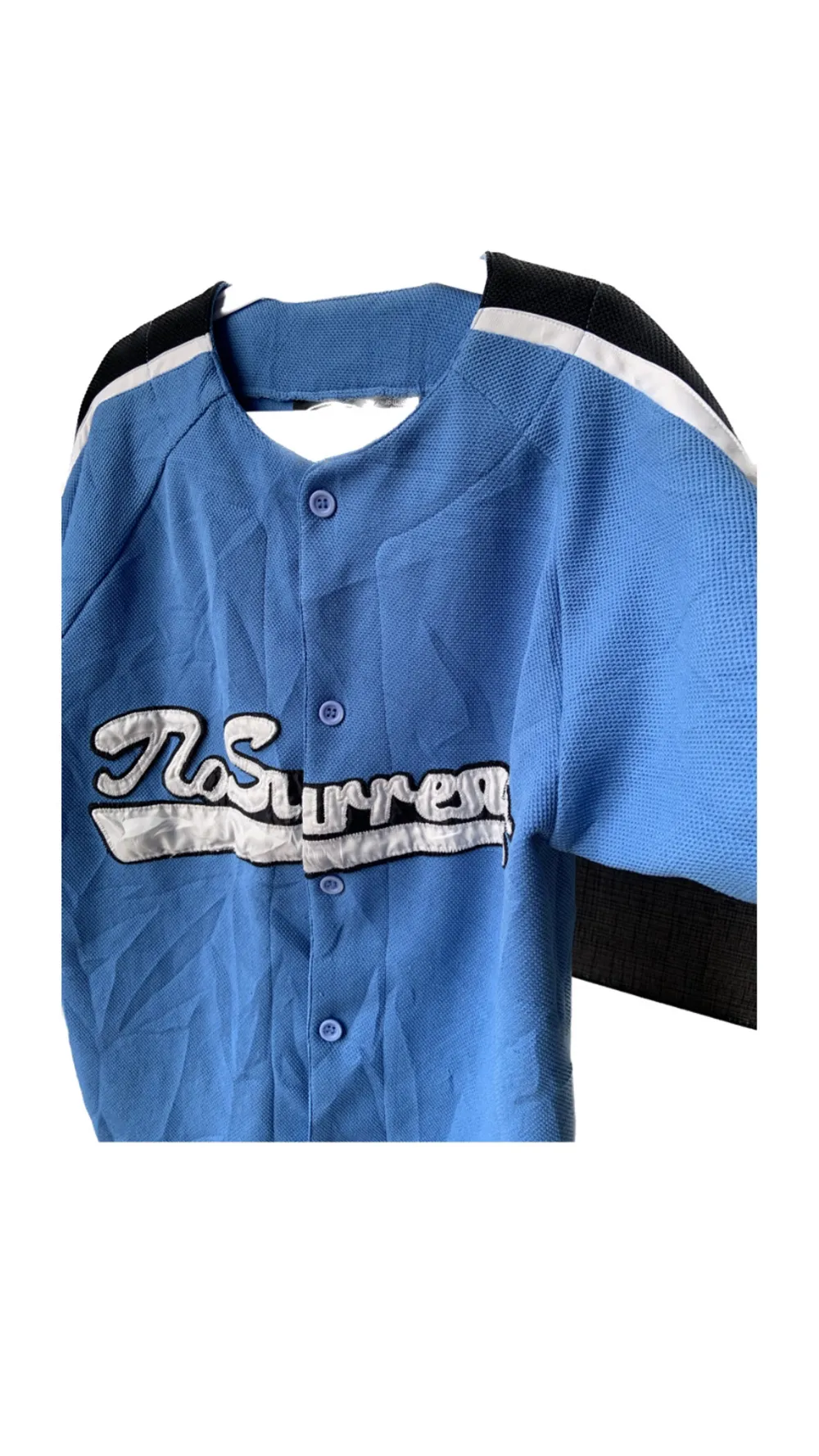 Vintage Jersey från No Surrender.  Är i one size, men sitter som en XS.  Är i luftigt jersey material. Condition 9/10.. T-shirts.