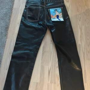 Så snygga etys jeans i storlek 28/30. Skit snygga och helt oanvänd 