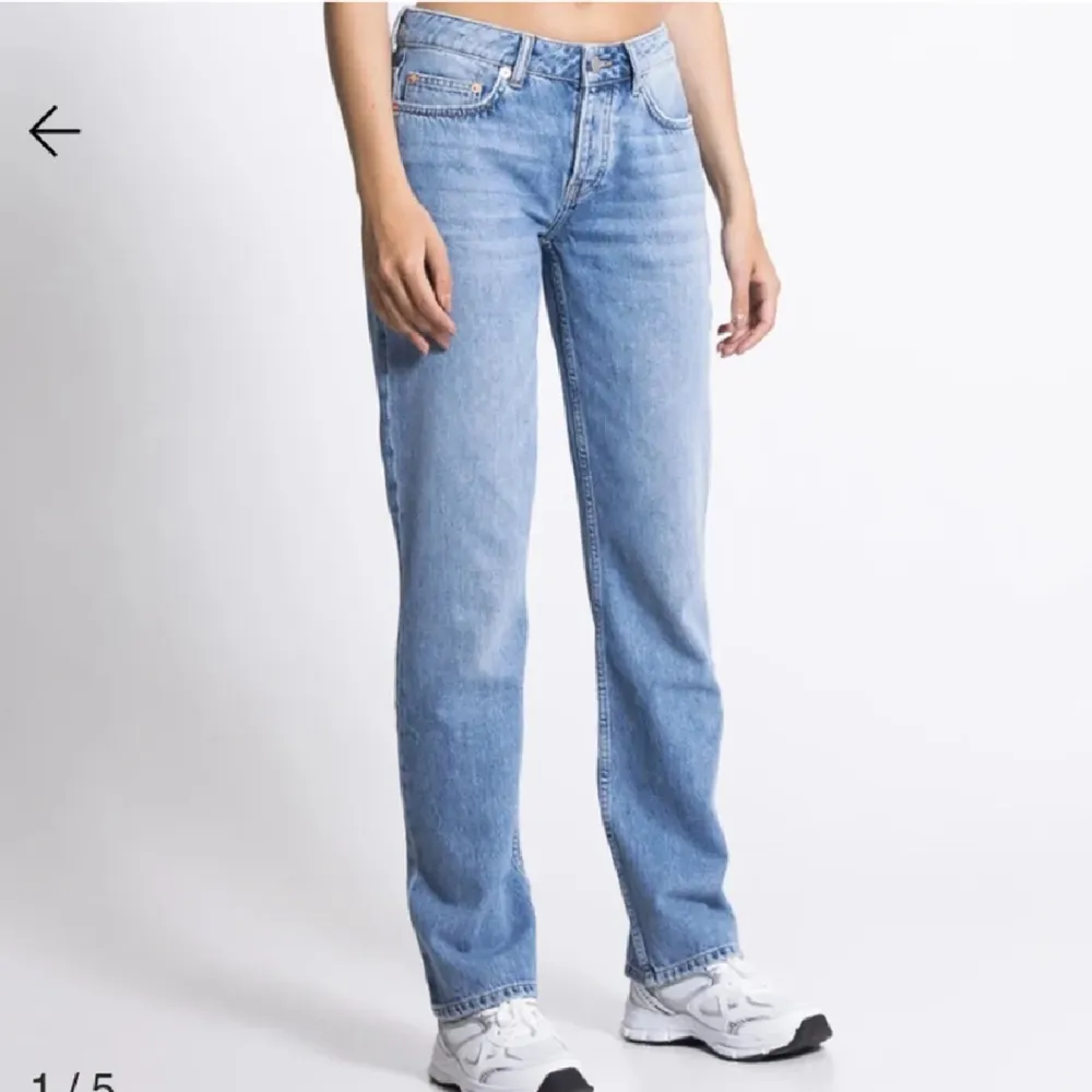 Nya icon jeans i storlek S från lager 157. Köptes för 400 men säljes för endast 100 kr!   Lånad bild. Jeans & Byxor.