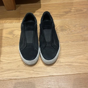 Axel arigato 360 lacless  - Priset är diskutabelt. Storlek 41 men passar 42