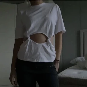 Cool T-shirt  - Säljer denna cool zara T-shirt. Sällsynt och eftertraktade! Fråga för mer bilder💞💞Den är M men passar en S. 