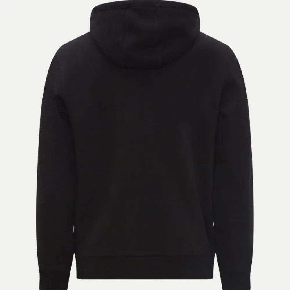 Säljer min lacoste hoodie för beställde fel storlek så den är aldrig använd. Helt ny skriv om ni har några frågor.. Hoodies.