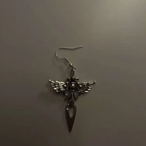 Stockholmstil örhänge - Jätte populärt och efterfrågat Stockholmsstil örhänge😍älskar verkligen!!