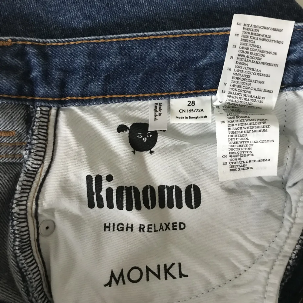 Kimomo jeans från Monki. Stl 28. Nyskick, ej använda. . Jeans & Byxor.