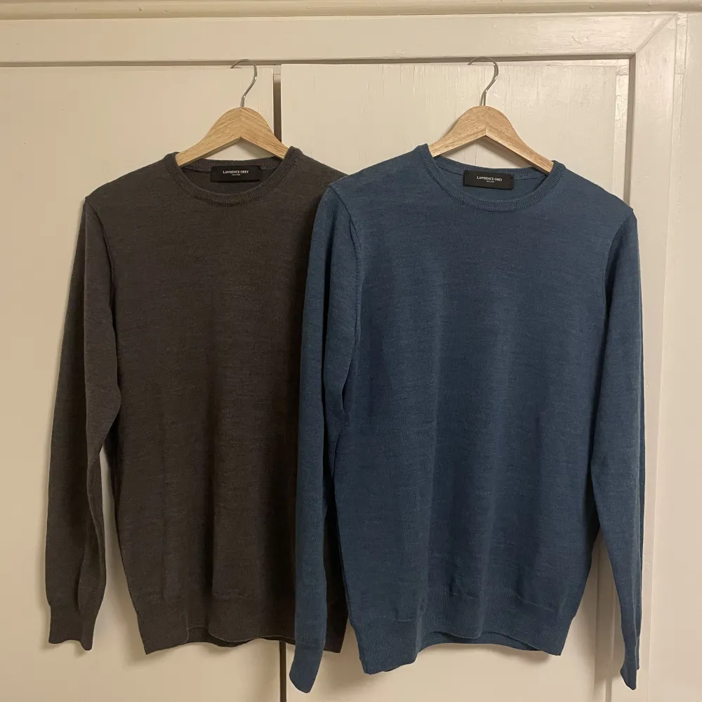 Två stickade tröjor i M från Lawrence grey i superfint skick. Nypris 1200/tröja. En tröja 350, båda för 600. Pris kan diskuteras. Skriv om funderingar🙌. Tröjor & Koftor.