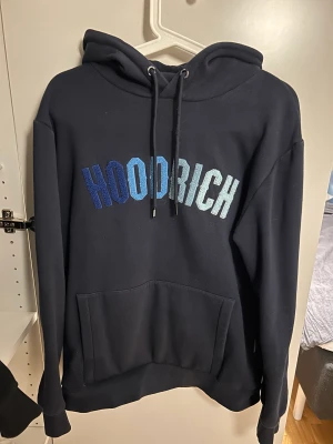 Hoodrich hoodie - En hoodrich hoodie i storlek S i bra skick