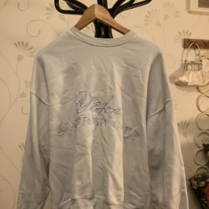 Yôke sweatshirt  - Sweatshirt från Yôke som knappt kommit till användning. Storlek S men sitter oversize.