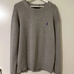 Polo Ralph Lauren Sweatshirt  - Säljer min oanvända Ralph Lauren sweatshirt Storlek M  Ordinarie Pris 2200kr