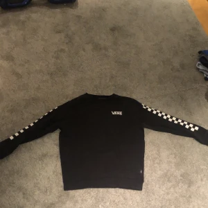 Svart Vans tröja - En svart Vans tjocktröjan i fint skick