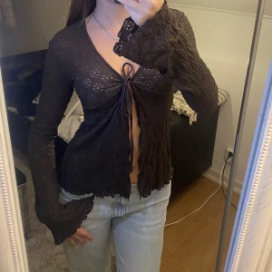 Fin topp✨ - Säljer denna fina topp som kan passa som kofta samt tröja✨🌷 
