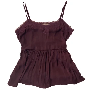 Lila spets linne - Det är ett lila spets linne som kan användas som både Pyjamaslinne men även ett vanligt plagg, skriv vid fler frågor 💕