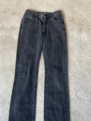lågmidjade jeans - Super fina lågmidjade jeans som inte kommer till så mycket användning längre❤️ Skriv vid fler frågor eller bilder❤️