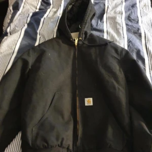 Carhartt og active - Carhartt jacka st XL använd kanke 3 gånger  Nypris 3150 Mitt pris 1200