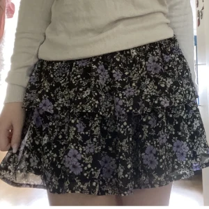 volangkjol med blommor - så fin volangkjol med blommor 💕