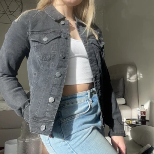 Jeansjacka  - Mycket fint skick