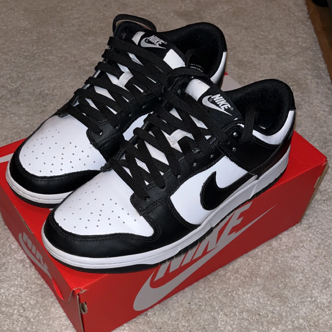 Nike panda dunks - 90
