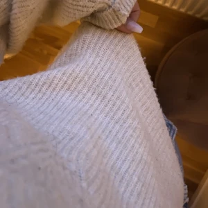 Beige stickad tröja  - Säljer min stickade tröja från H&M. Den är i strl XS. 