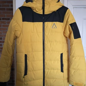 Vinterjacka - Vinterjacka från Wearcolour. Storlek 160.