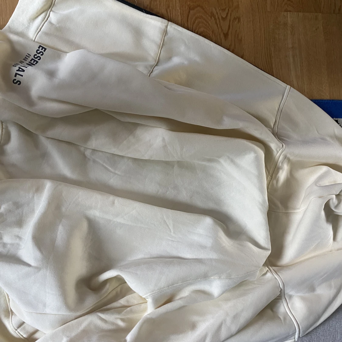Essentialis zip hoddie oandvänd  - 90