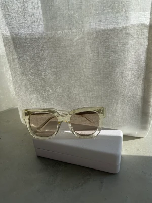 Chimi glasögon - Säljer dessa supersnygga chimi glasögon i modellen 08 och i färgen light yellow 👓💗Aldirg använda och så himla snygga!  Nypris 1,200