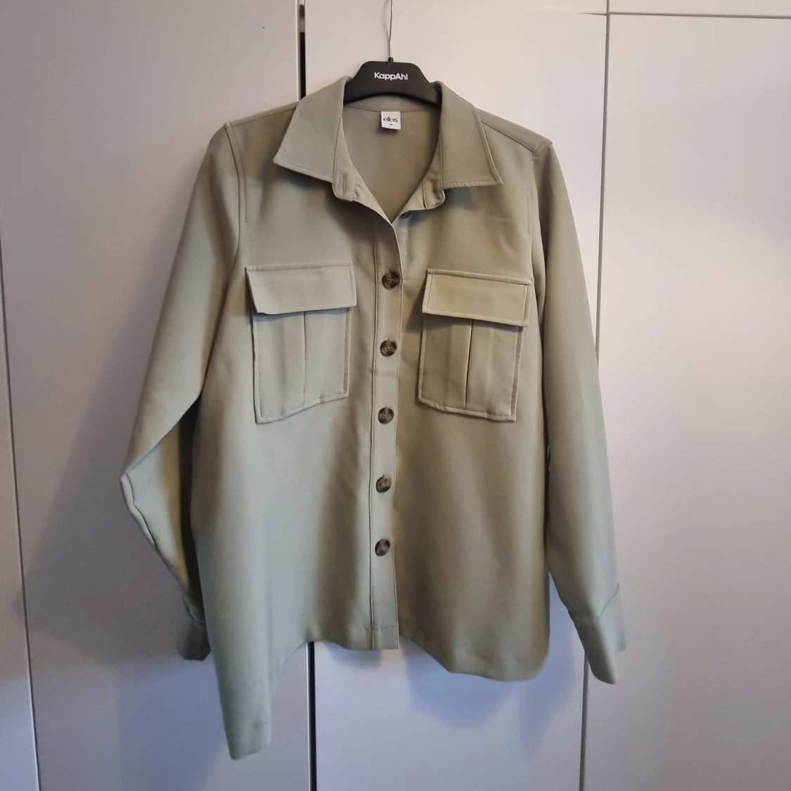 Ljus militärgrön skortjacka Ellos